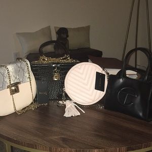 4 for 1: 4 new handbags for the price of 1